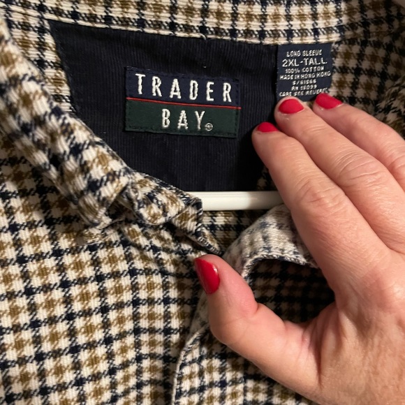 Trader Bay Men’s Button Down Plaid Shirt - Picture 2 of 4